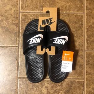 BRAND NEW!!  BLACK/WHITE NIKE SLIDES